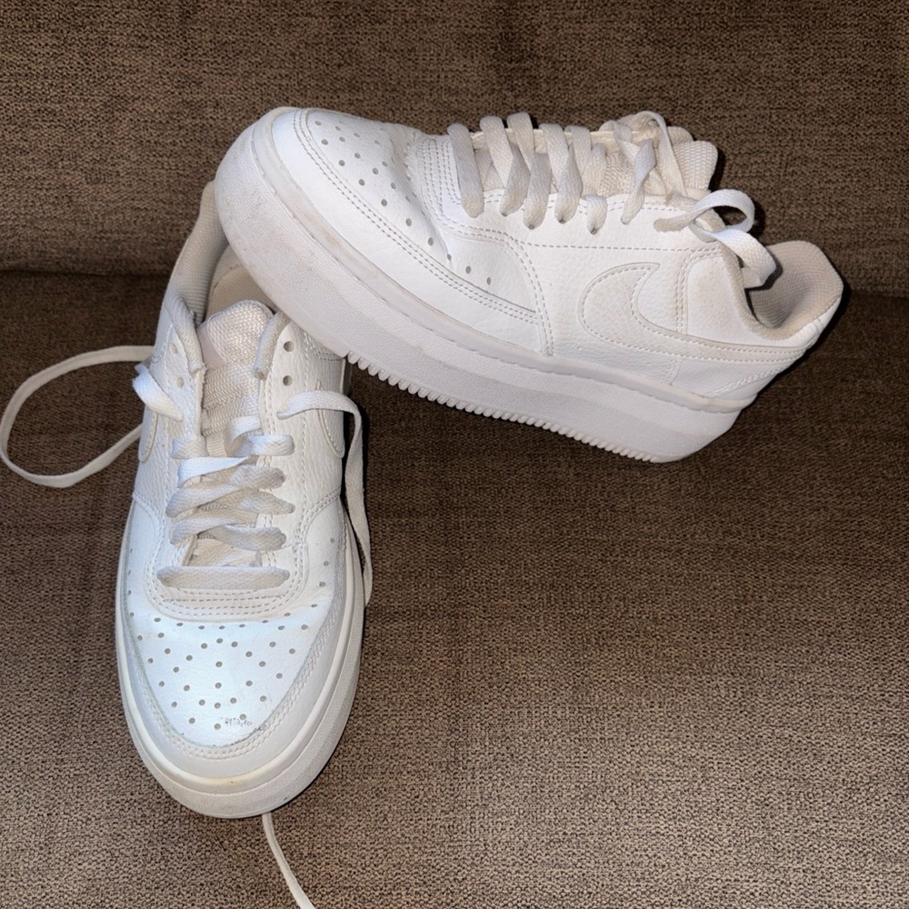 Nike Sneaker Shoes Womens 7 Court Vision Alta Low White Athletic Leather